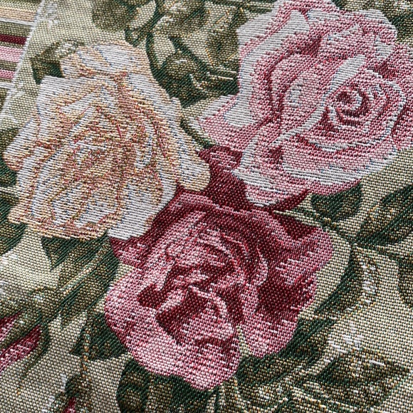 Rose Table Runner - Picture 5 of 6